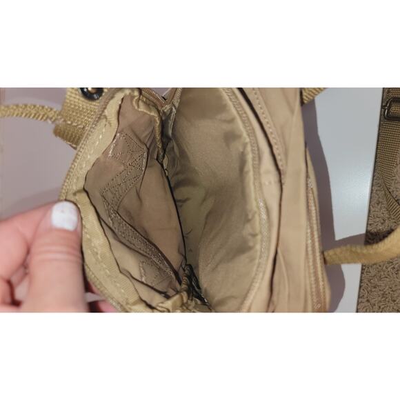 FJALLRAVEN Kånken Sling Crossbody Bag in Clay - Picture 8 of 16